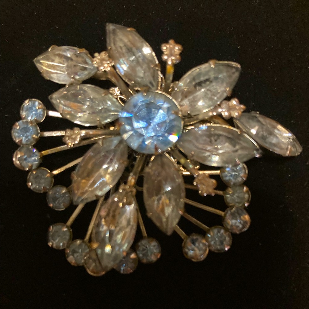 Vintage brooch featuring blue stone